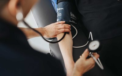 Du kan ha högt blodtryck utan att känna något. Läkaren: ”Det är därför det är så viktigt att mäta” 