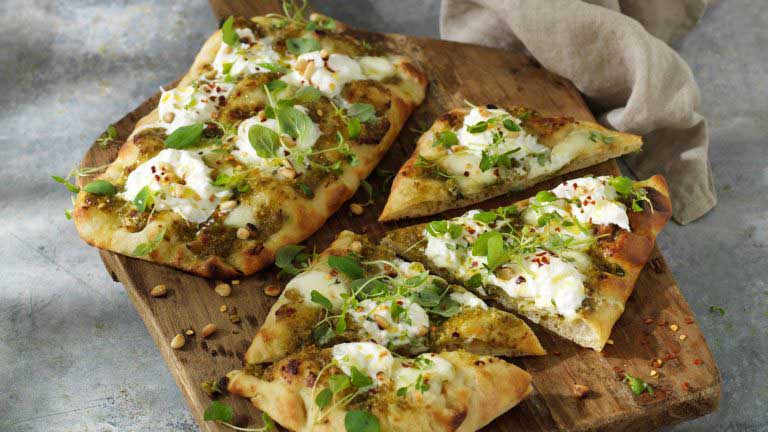 Zeta-Mini-Pinsa-pesto-burrata-pinjentter-768x432